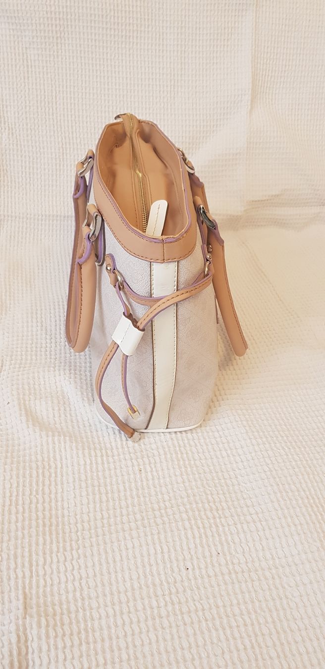 Guess Taschen für Damen: Guess Handtasche guter Zustand – Gebraucht aus Zürich von fiat72 2