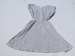 Kurzarm-Kleidchen von Zara, Gr. 116