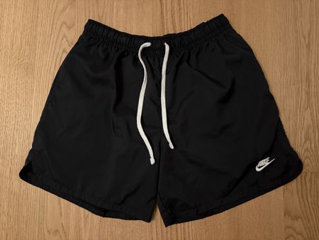 Nike Shorts schwarz Grösse L guter Zustand