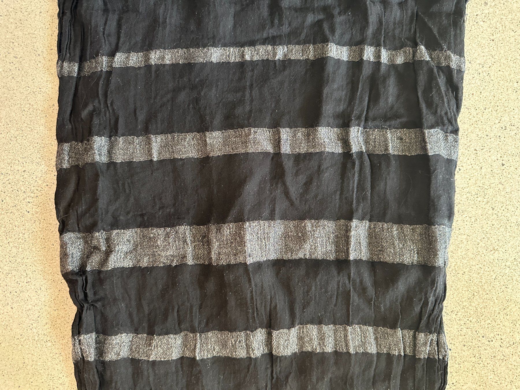 Hugo Boss Foulard & Sciarpe: Schal, HUGO, schwarz, dünn – Usato da Baden venduto da Luk116 1