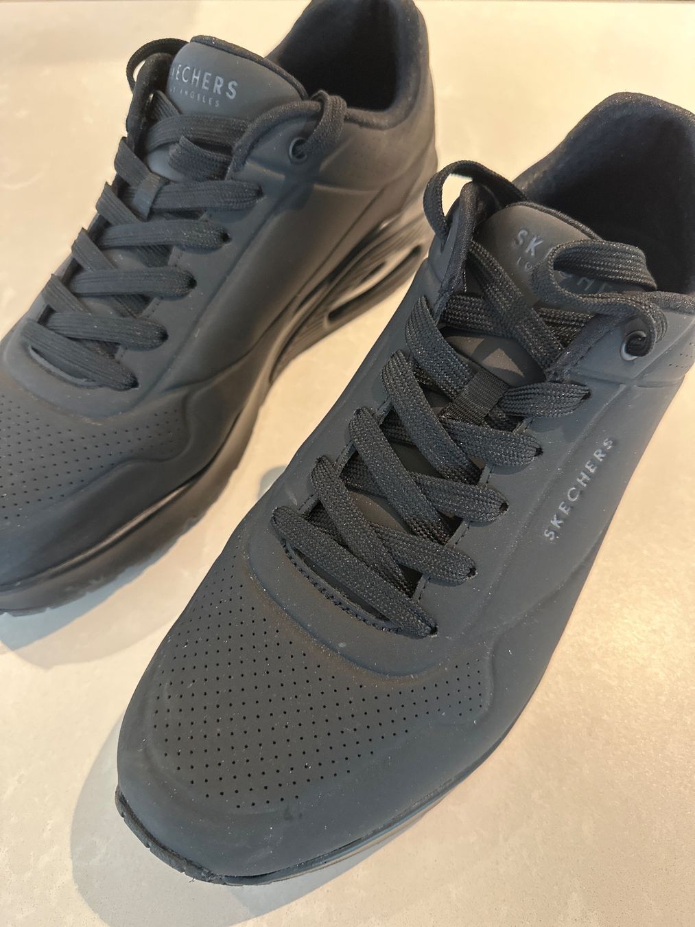 Skechers Scarpe da uomo: SKECHERS schwarz Grösse 44 – Nuovo (secondo la descrizione) da Uitikon Waldegg venduto da Mann