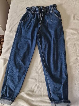 Jeans und Stoffhose