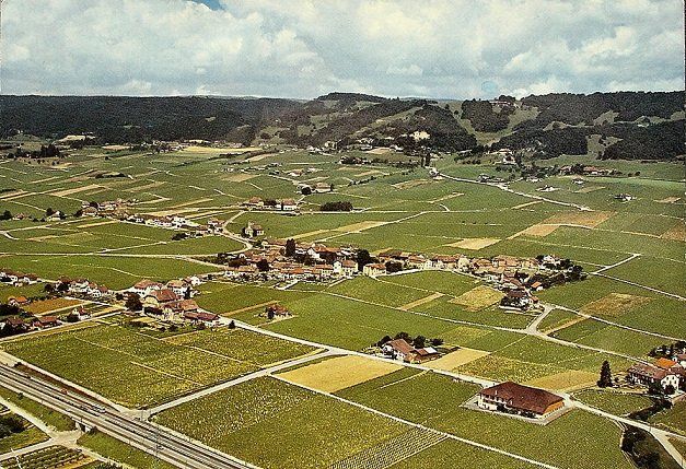 Cartes postales: MONT-SUR-ROLLE vue aérienne – D'occasion à Jona par philajona
