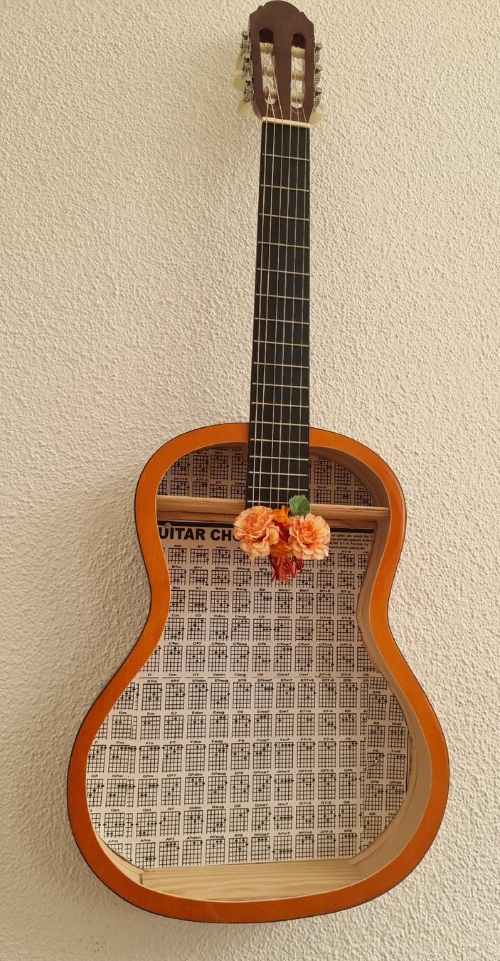 Musikinstrumente: Gitarren-Regal – Gebraucht aus Siebnen von huuser 1