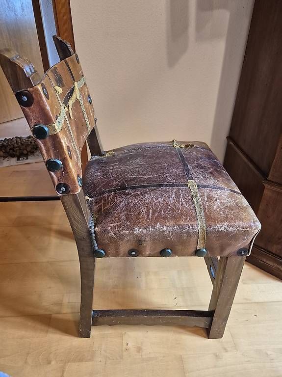 Stühle: Lederstuhl mit Holzrahmen – Gebraucht aus Muttenz von sal_qj67