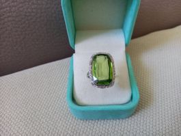 Traumhaft schöner Damenring mit Peridot und Diamanten