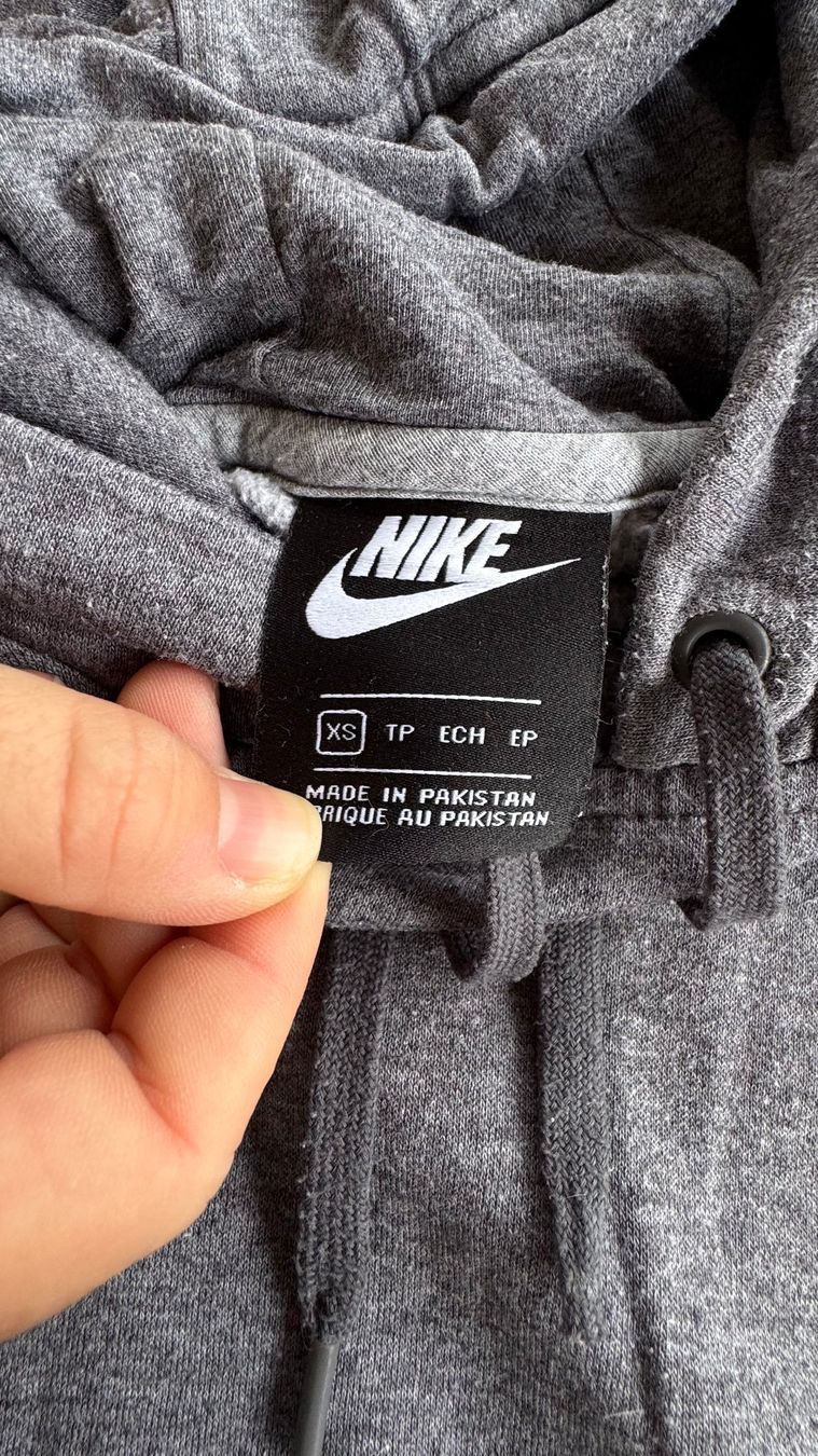 Nike Pulls & Sweat-shirts: Nike Kapuzenpullover grau – D'occasion à Berneck par lif_j9wl 3