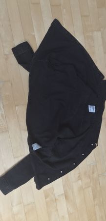 Schicke schwarze Jeansjacke für den Übergang, Grösse xs 34