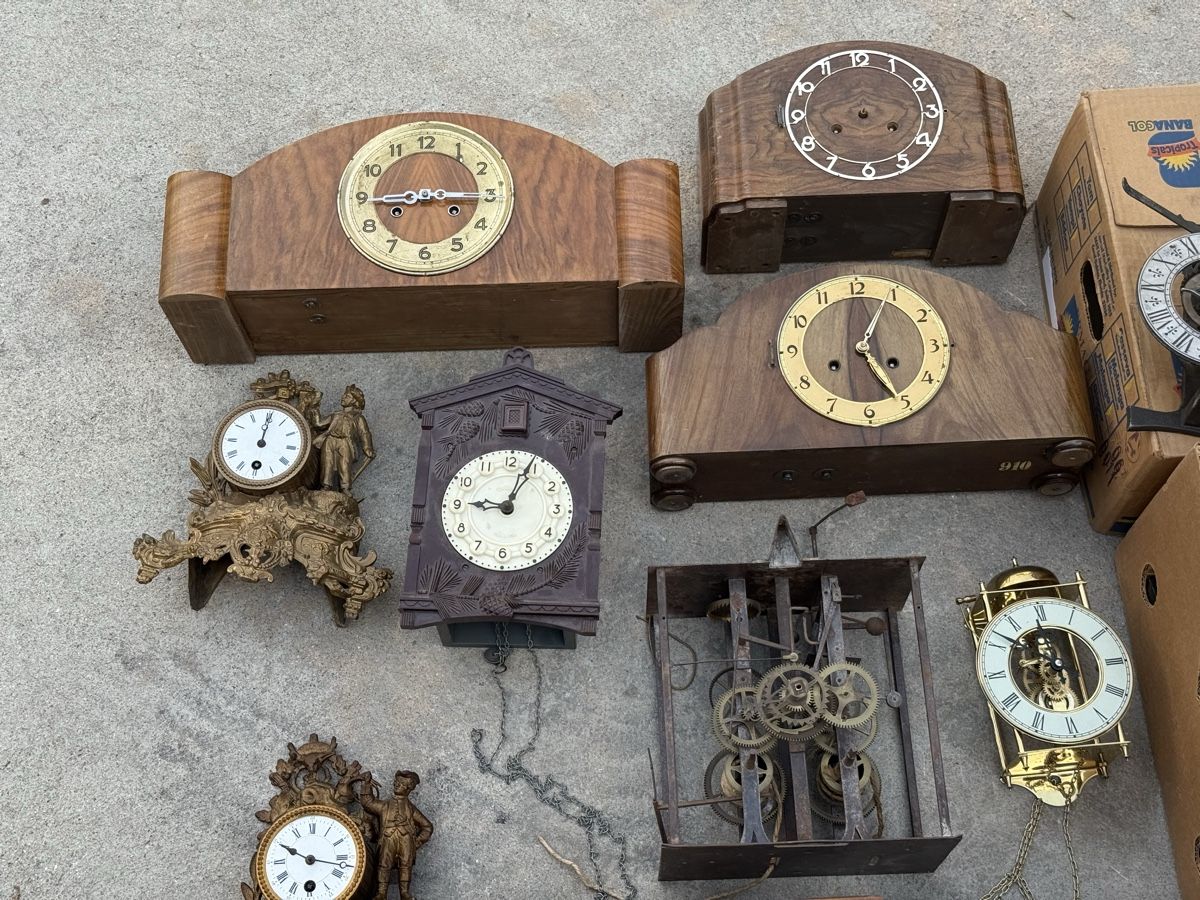 Stand- & Wanduhren: Lot d’anciennes horloges  – Defekt aus Sierre von OCNL 6
