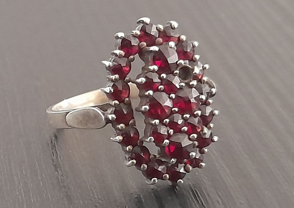 Bague En Argent Avec Grenat - Neuf Sans Emballage - Pierre Saphir - Bijou Élégant