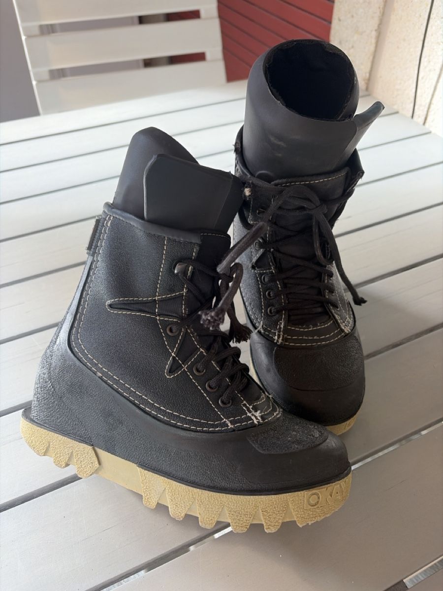 Chaussures garçon: Boots de snowboard Okay – D'occasion à Marin-Epagnier par hibiscus26
