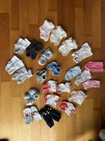 Diverse Socken für Neugeborene in Grösse 14-18