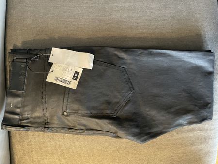 Pantalon noir brillant Taille 36 / 38  soirées  sorties