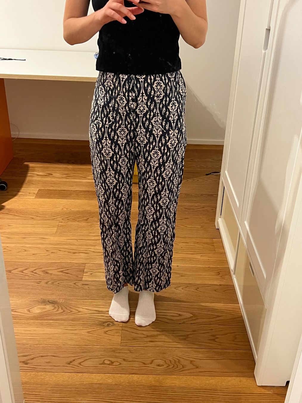 Zara Pantalons: gemusterte Stoffhose – D'occasion à Erlenbach par paulina.rad