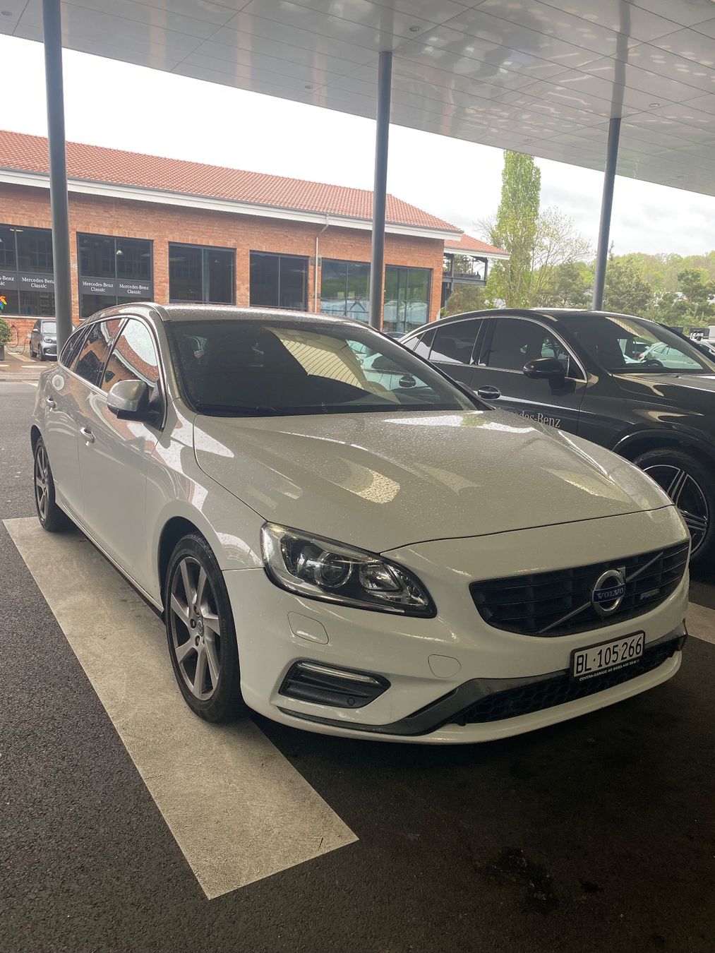 Volvo Autos: Volvo V60 D4 R-Designe Kombi – Gebraucht aus Pratteln von OzeanMen