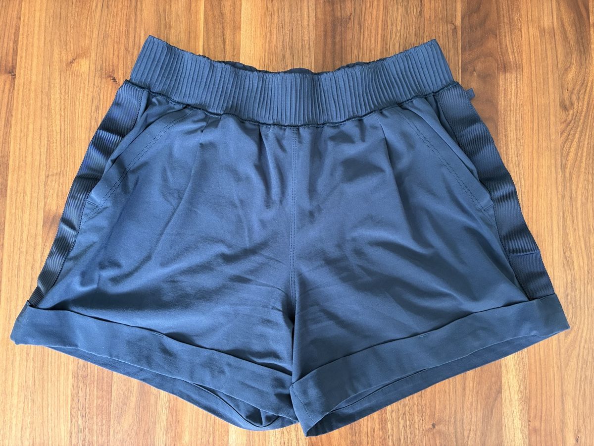 Lululemon Hosen: Lululemon Casual Shorts – Gebraucht aus Rothenburg von lau_hh8t