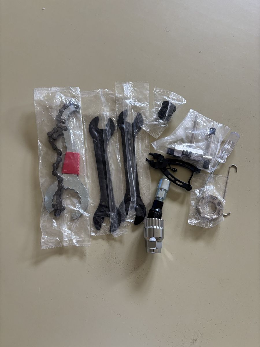 Tutti gli attrezzi: Bicycle Tool Set New Condition – Nuovo (secondo la descrizione) da Morges venduto da Brunocunha05