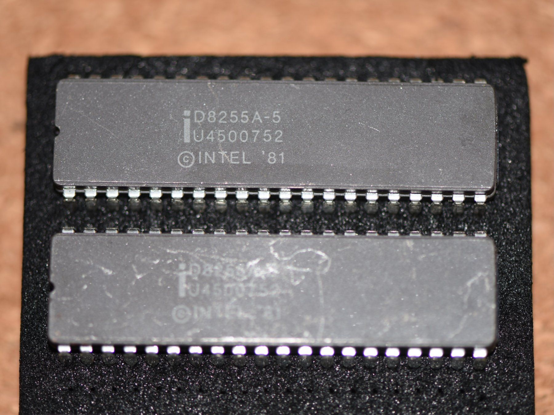Intel Elektronikbauteile: 2x IC D8255A-5 004500752 INTEL 81 - PHILIPPINES XW 8450 – Neu (gemäss Beschreibung) aus Emmen von renerich