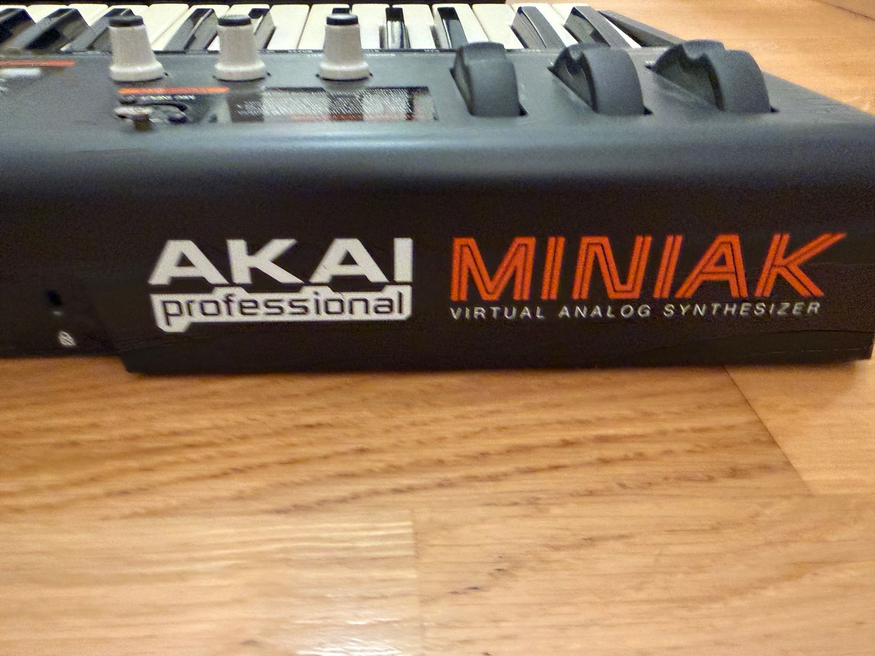 Akai Musikinstrumente: Akai Professional Miniak Vocoder VA Synthesizer – Gebraucht aus Twann von SchniderL 3