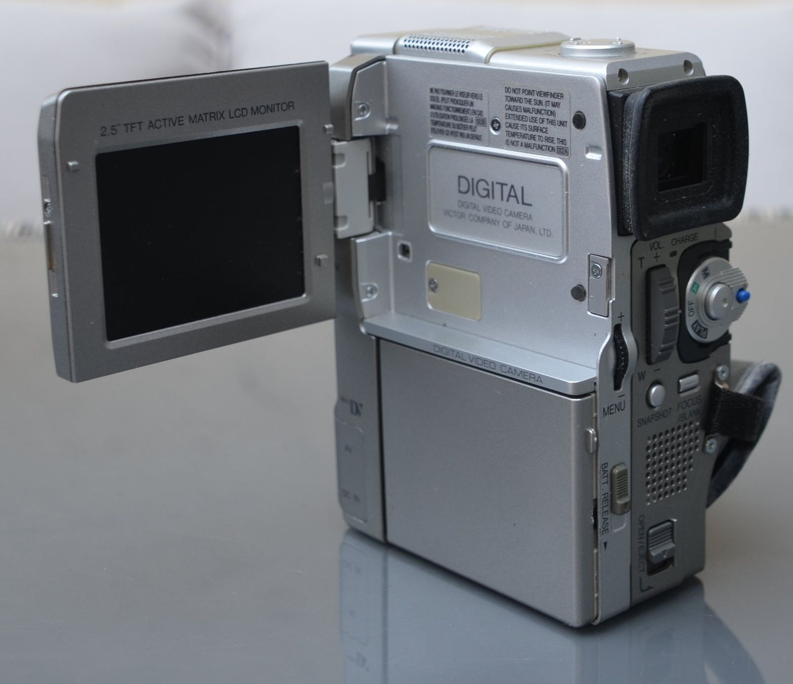 JVC Videocamere: JVC GR-DVX44E Camcorder MiniDV / caméscope – Usato da Collonges venduto da arashee 2
