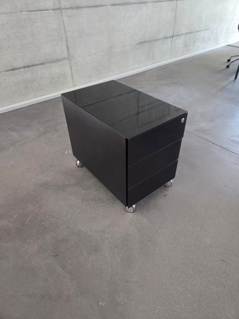Banconi: Rollkorpus schwarz lbh 67x41x57 – Usato da Zürich venduto da mdo_6fw2