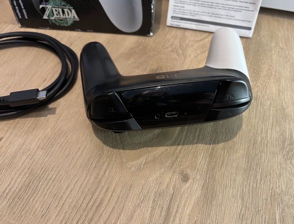 Nintendo Controller: Nintendo Switch Pro Controller Zelda Edition mit Kabel – Neu und originalverpackt aus St.Gallen von rslalfs 3