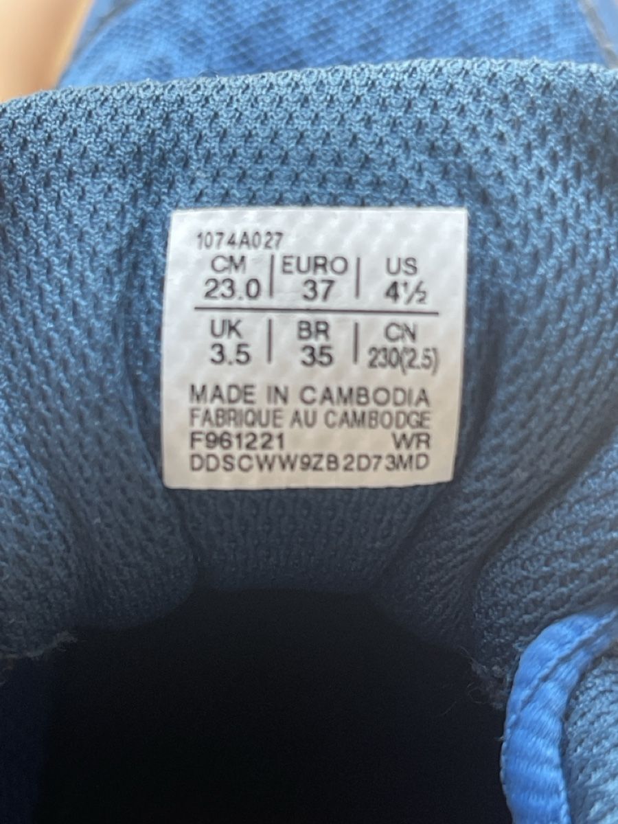 Herrenschuhe: Asics Hallenturnschuh – Gebraucht aus Paspels von Giango33 3