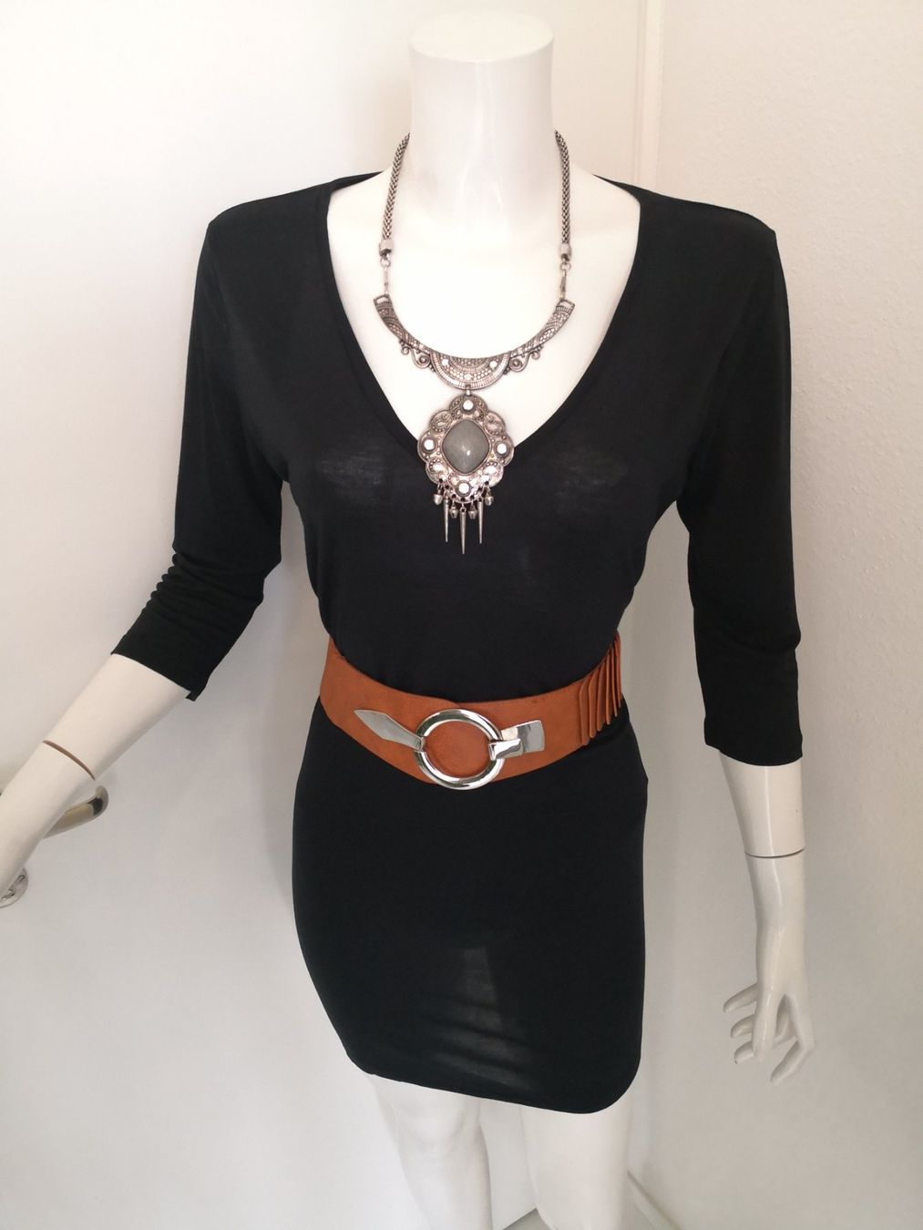 Mango Kleider: 🤩MANGO KLEID SCHWARZ & V-SCHNITT – Neu (gemäss Beschreibung) aus Olten von Naja-Twins-Twins 2