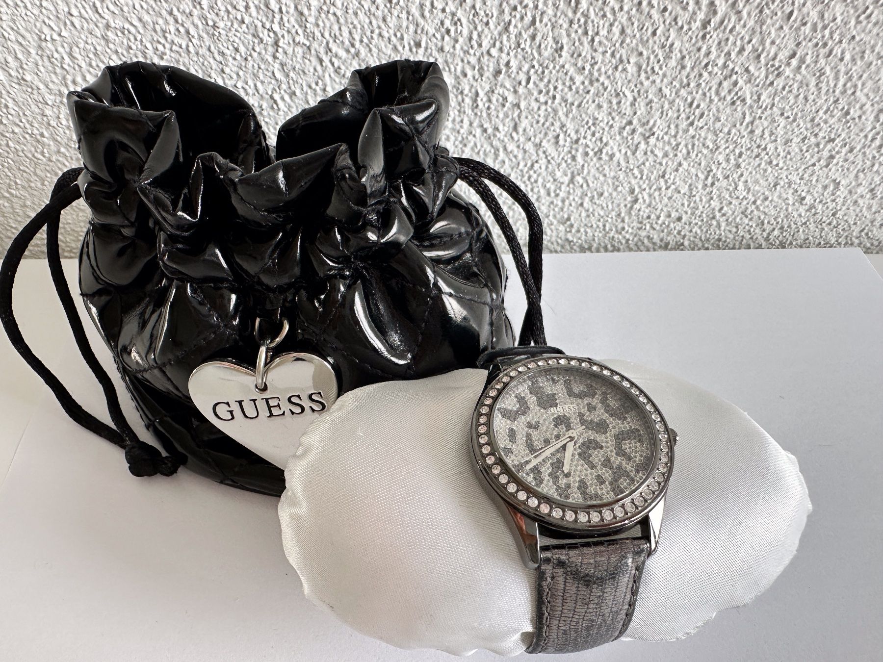 Guess Uhren: Guess Armband Uhr silber/grau – Gebraucht aus Dübendorf von 9320 3