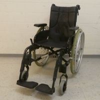 Rollstuhl Invacare SB 38 cm, Zusatzbremsen, nur CHF 189
