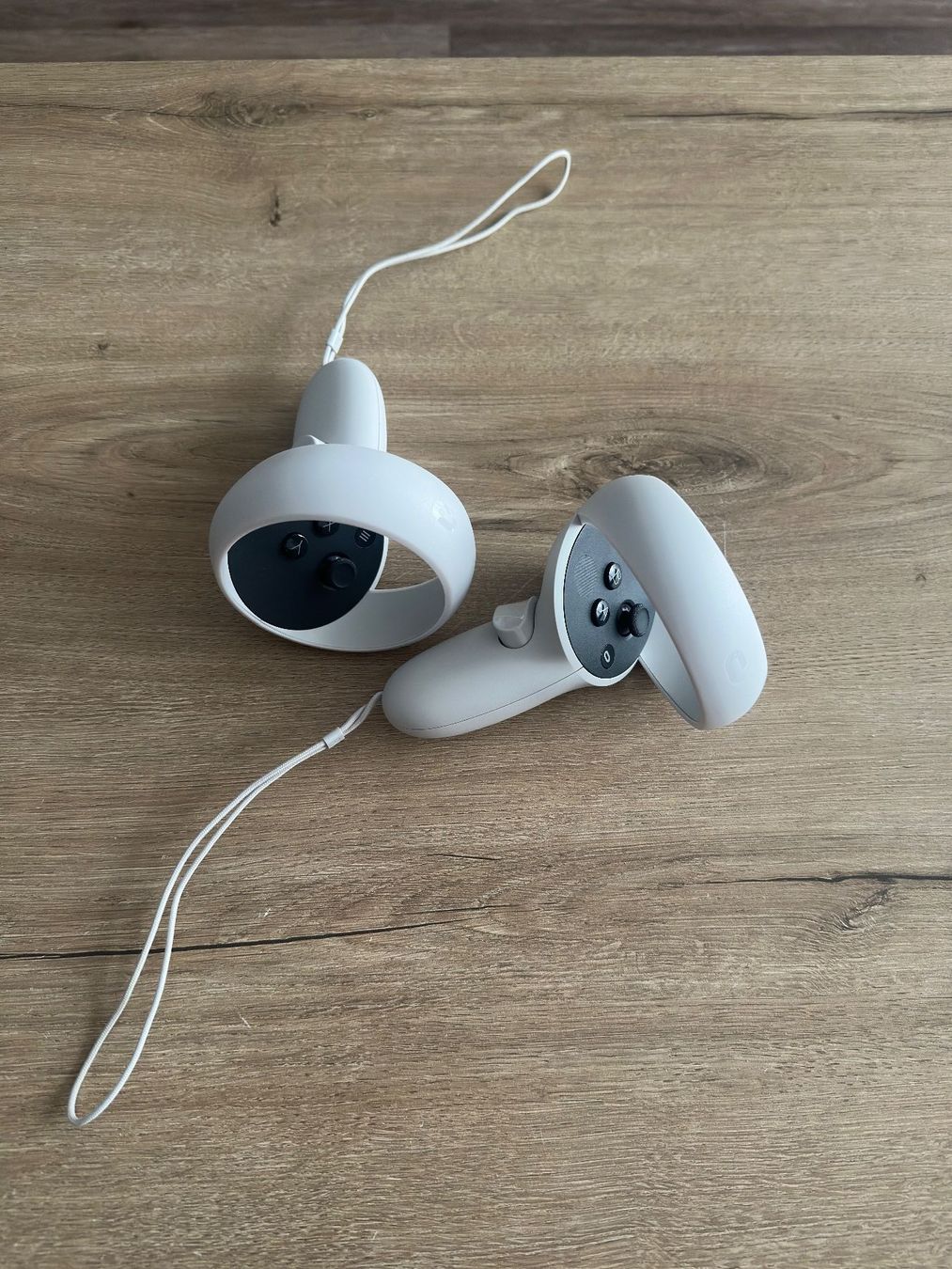 Meta VR Brille: VR-Headset Oculus Quest 2 weiss gebraucht im Set – Gebraucht aus Flamatt von wue_fb85 2