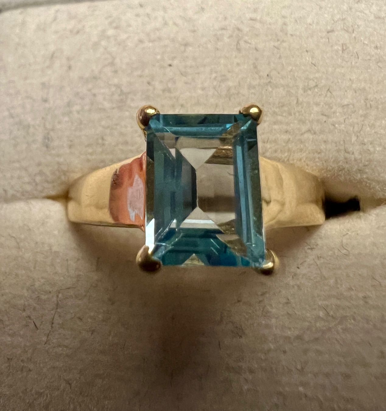 Ringe: Gold-Ring 18 K mit synth. Spinell oder beh. Blautopas – Gebraucht aus Chur von Penting1935 2