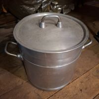 Kochtopf mit Deckel (Gastro)
