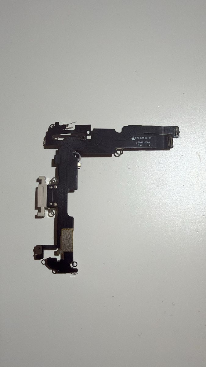 Apple Telefoni cellulari / Smartphones: Connecteur de Charge iPhone 14 original Apple – Nuovo e nell'imballaggio originale da Leukerbad venduto da mig_8bbp