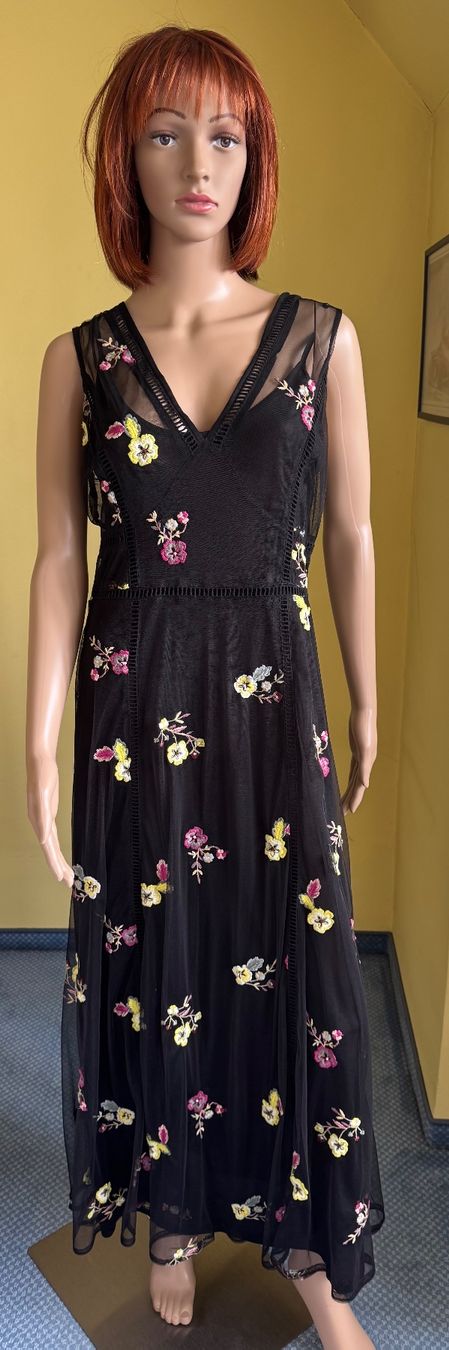 Kleider: Spitzen Kleid von River Island Gr. 40/14 – Gebraucht aus Pfäffikon ZH von Margot1