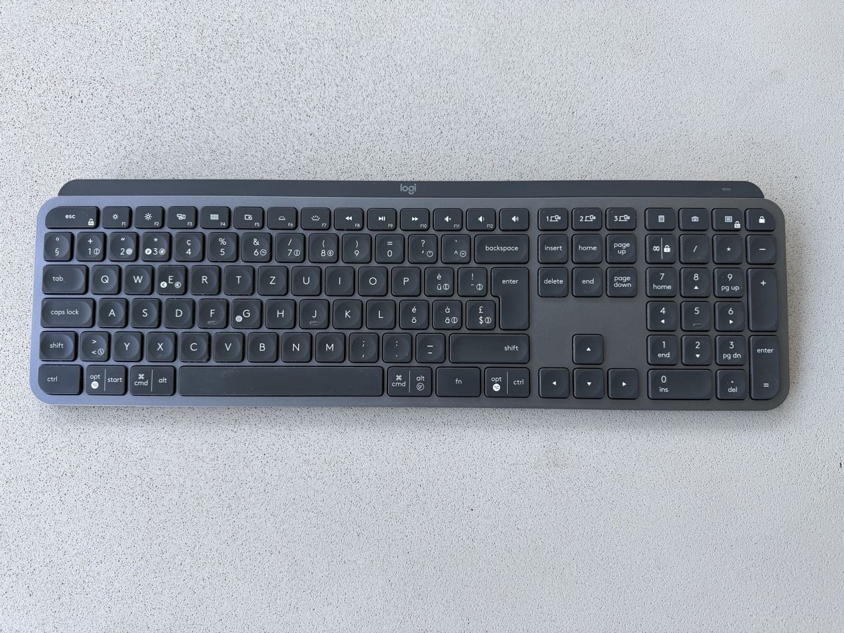 Logitech Tastiere: Logitech MX Tastatur und Maus Set – Usato da Wolfhausen venduto da HelloSun03