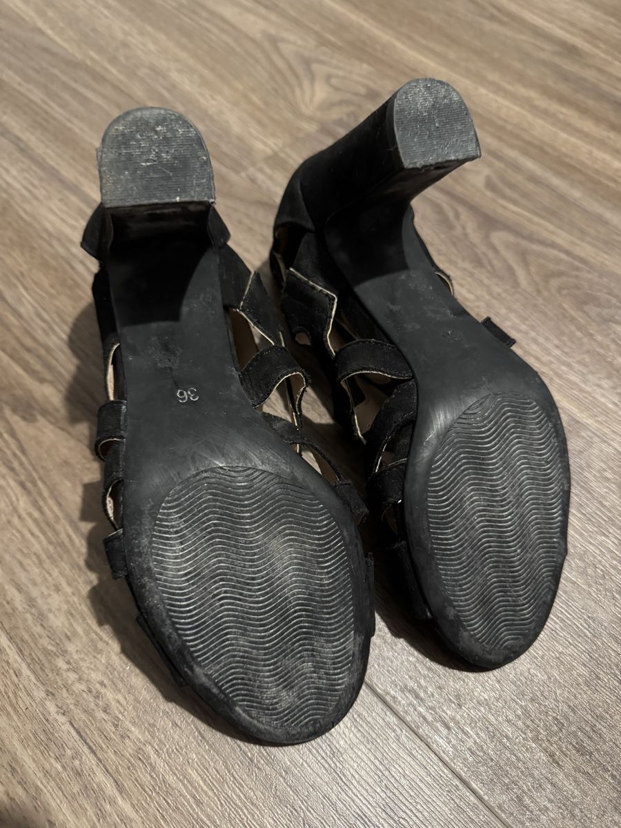 Scarpe da donna: BLACK HIGH HEELS🖤 – Usato da Dietikon venduto da athiinax 2