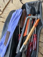 Werkzeugtasche mit Werkzeugen Schraubenzieher Pinsel Cutter 