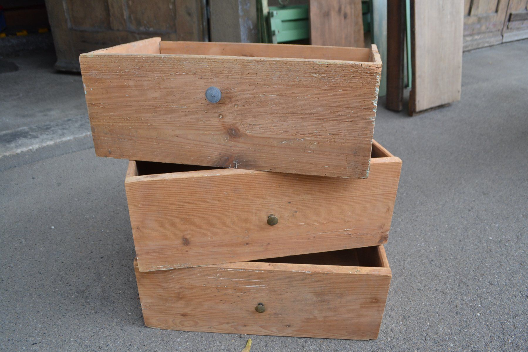 Cassettiere: 3 gleiche Schubladen Tannenschubladen – Usato da Wil SG venduto da Athi