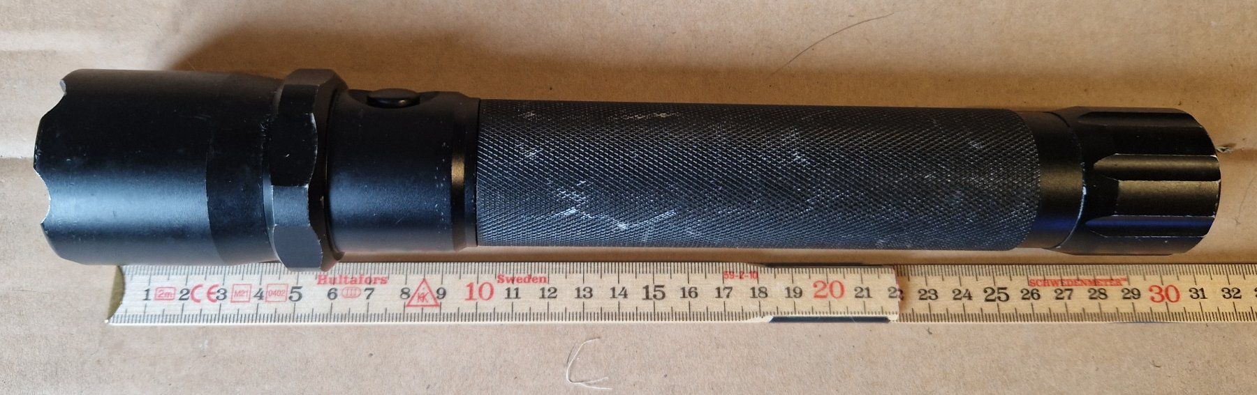 Lampade: Massive Taschenlampe, Schwarz, Robust – Usato da Melchnau venduto da Fishel 1