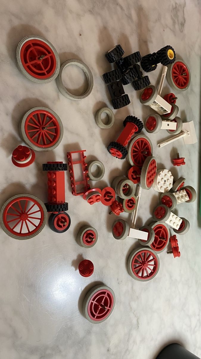 Lego Spielzeuge: LEGO Technic mit vielen Rädern & div. Steinen – Gebraucht aus Glattpark (Opfikon) von anywaya23