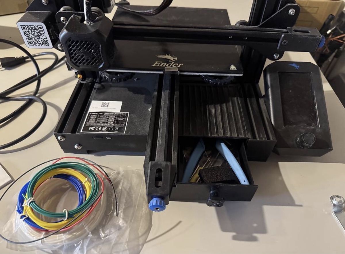 Creality 3D Drucker: Creality Ender 3 V2 3D Drucker – Gebraucht aus Cham von matap1 1