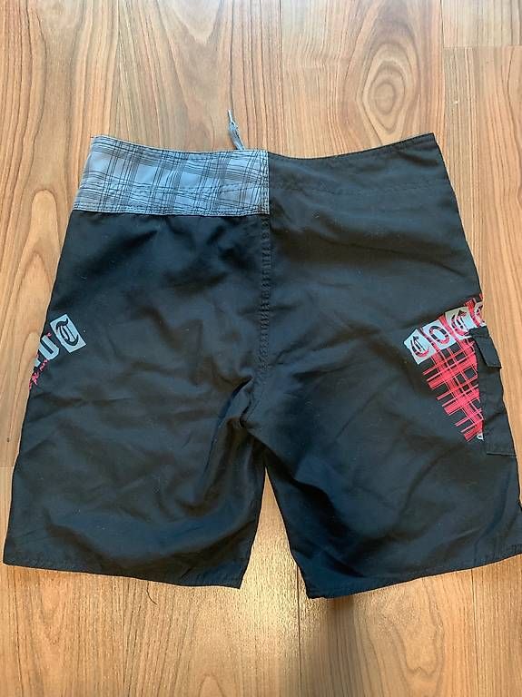 Hosen: Badehosen 176 schwarz grau rot cool – Gebraucht aus Zeihen von cindyscad 1