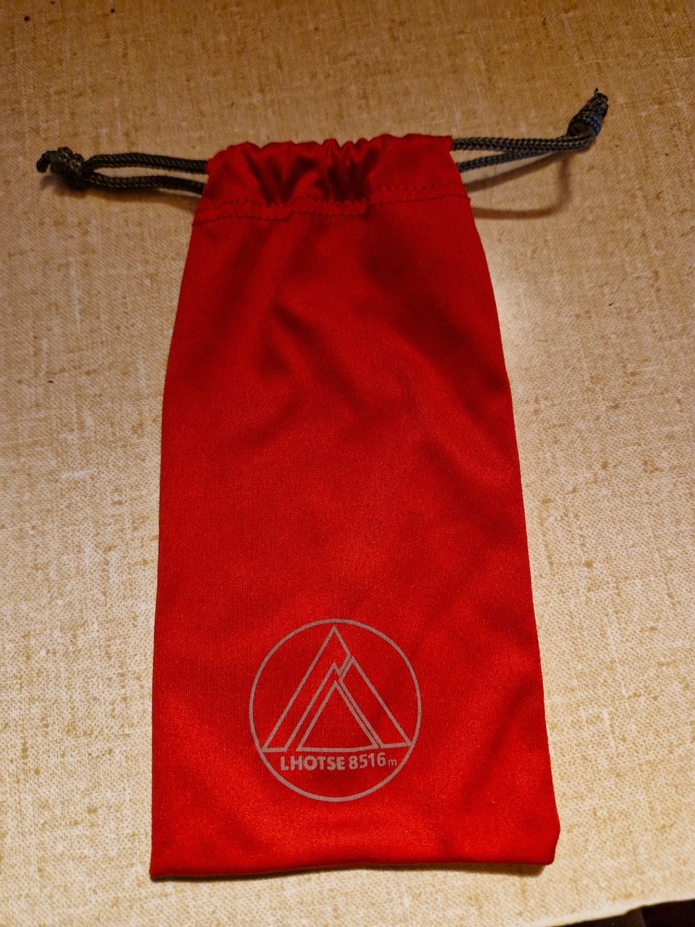 Sonstige Kleidung & Accessoires: Brillenbeutel rot mit Logo  – Gebraucht aus Luthern von Ricolinchen