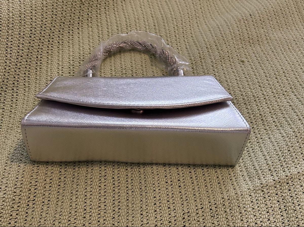 Taschen für Damen: Abendtasche Silber  neu mit Kette 21cm – Neu (gemäss Beschreibung) aus Zürich von LeaMilj 2