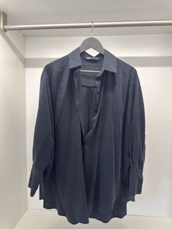 Camicia oversize Zara blu scura in tessuto leggero taglia XS