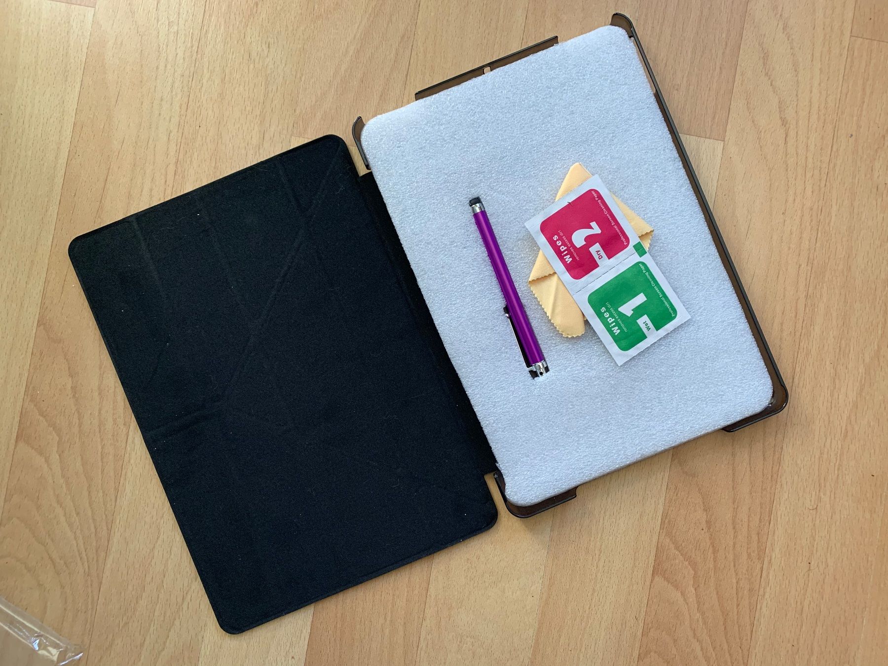 Cover & Protezioni schermo: iPad - Hülle – Nuovo (secondo la descrizione) da Luzern venduto da Pegasus003