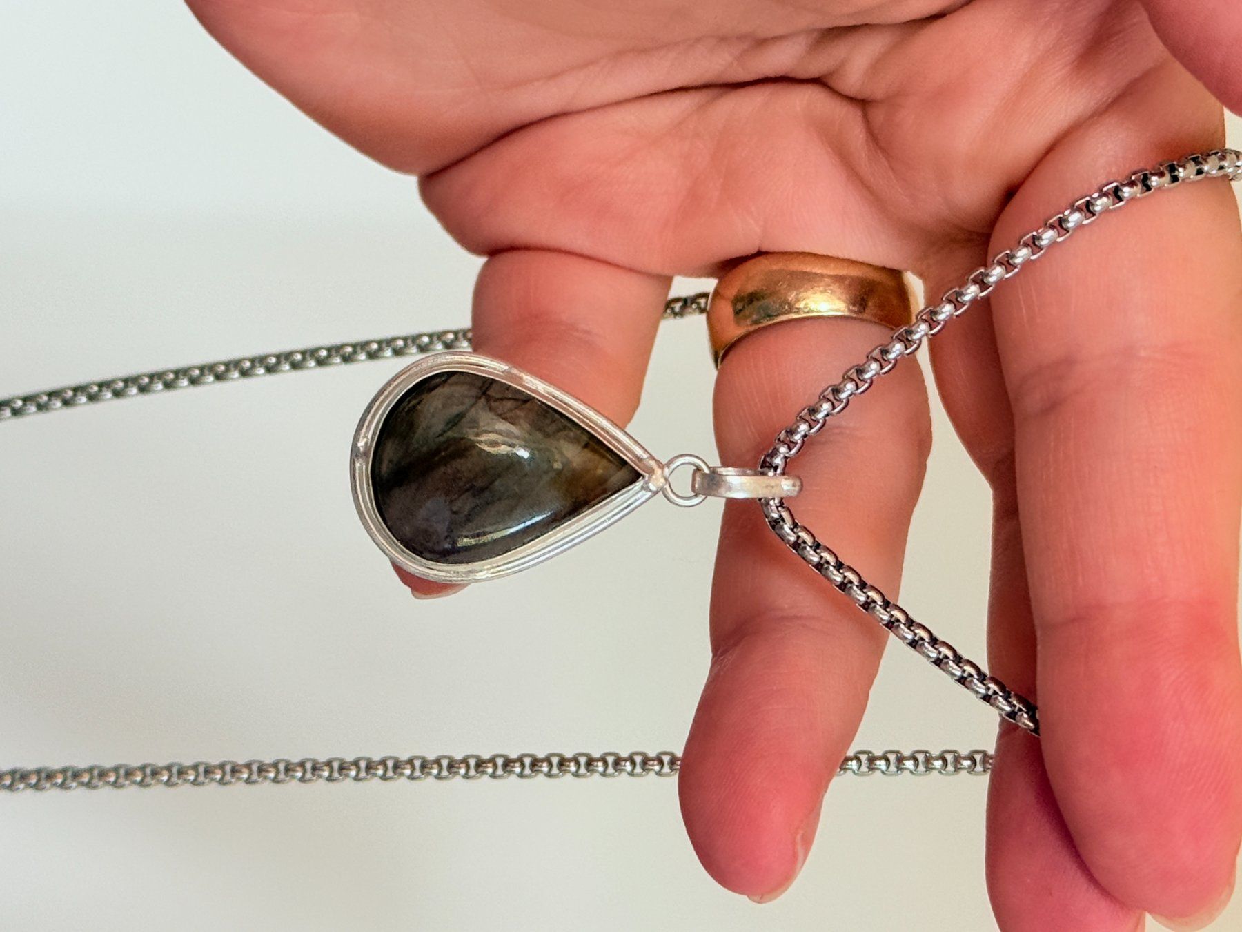 Ketten: Labradorite necklace – Neu und originalverpackt aus Genève von AGBERG 5