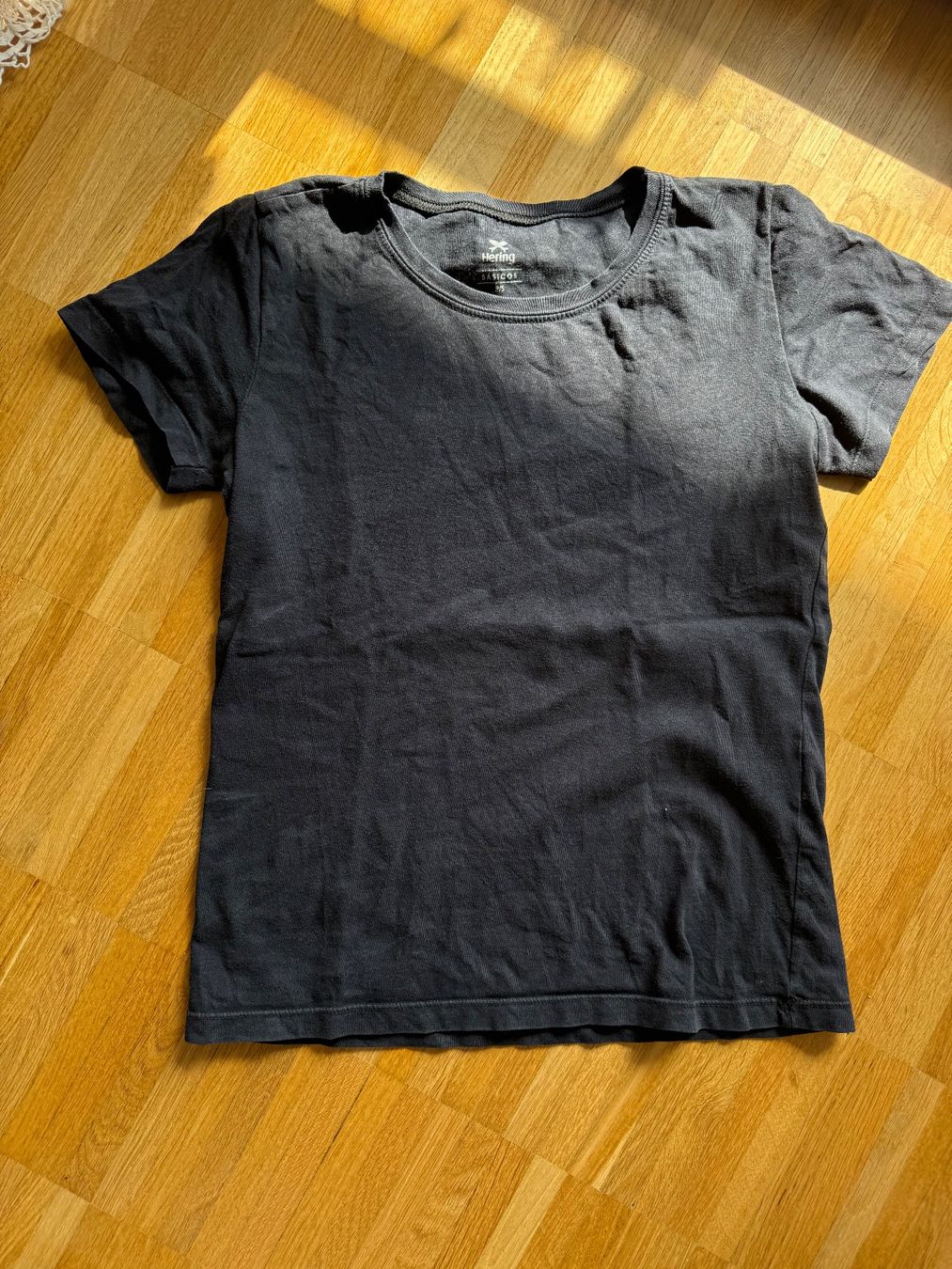 T-Shirts: Simple black t shirt – Gebraucht aus Fribourg von mariedw