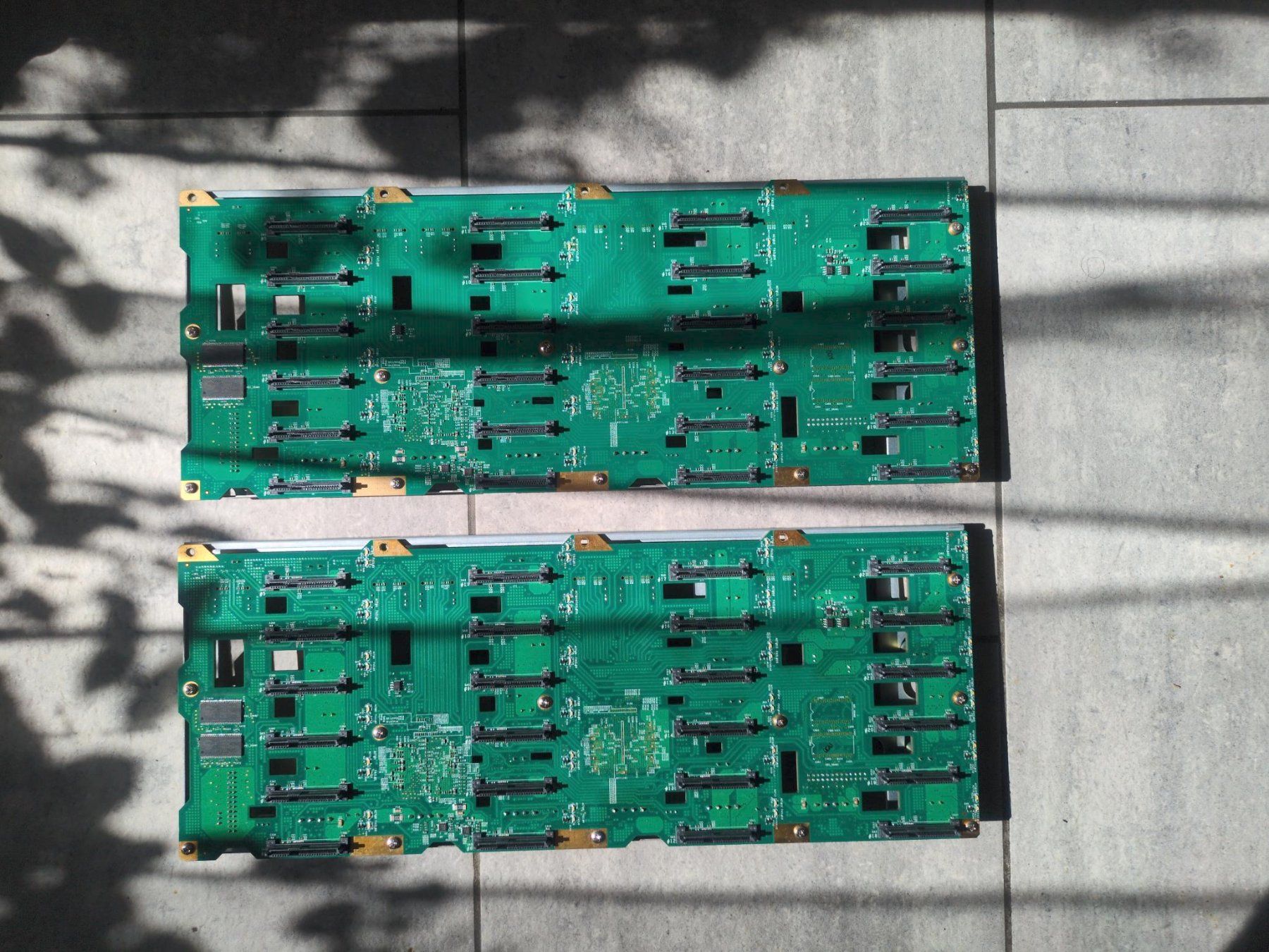 Componenti elettronici: Zwei Supermicro Backplanes BPN SAS846EL1 – Usato da Langenthal venduto da YElektra 1